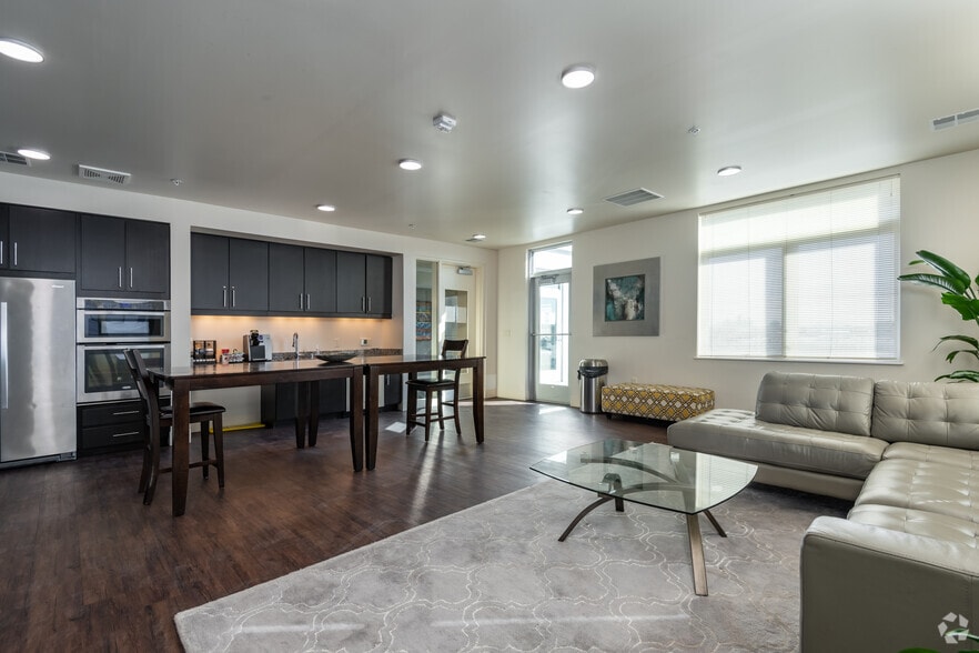 More Photos Of 1320 S 1st St, Milwaukee Apartments For Lease