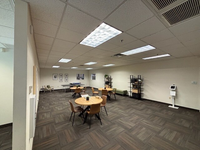 More Photos Of 2075 W Obispo Ave, Gilbert Distribution For Lease