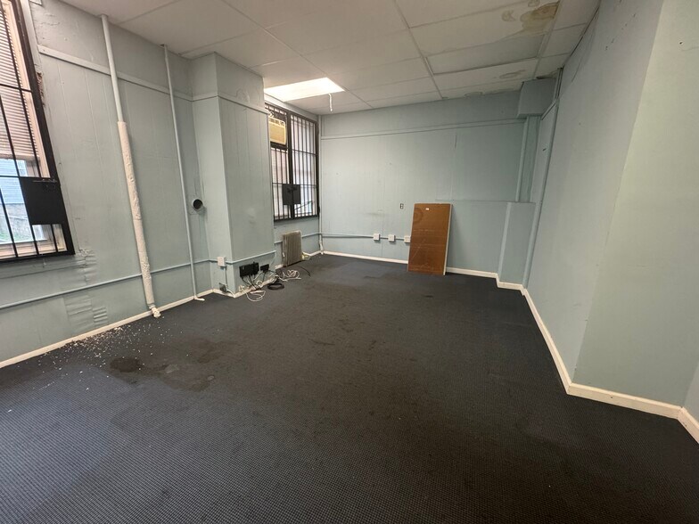More Photos Of 3134 14th St, Long Island City Office For Lease