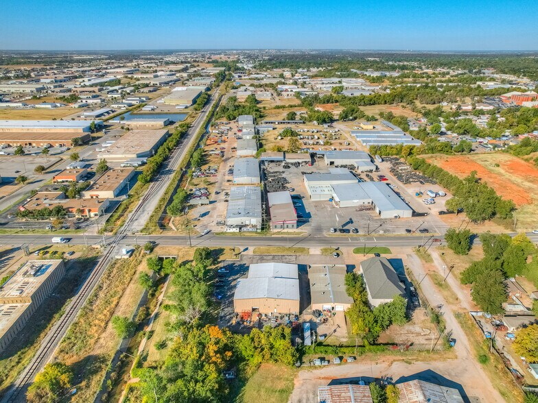 More Photos Of 520 N Meridian Ave, Oklahoma City Showroom For Lease