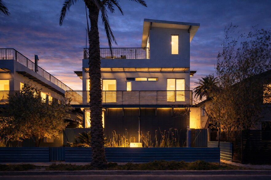More Photos Of 621 San Juan Ave, Venice Apartments For Sale