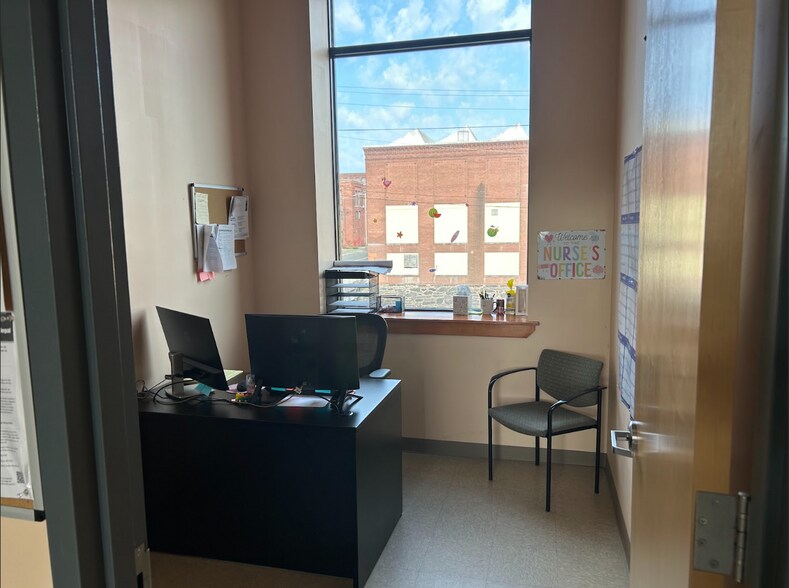 More Photos Of 306 Race St, Holyoke Medical For Lease