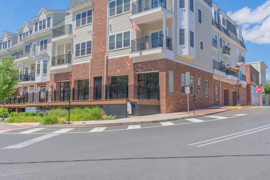 More Photos Of 4 Mill St, Bristol Restaurant For Lease