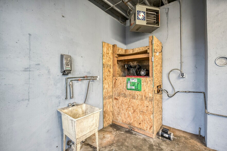 More Photos Of 452 SE Main St, Willamina Auto Repair For Sale