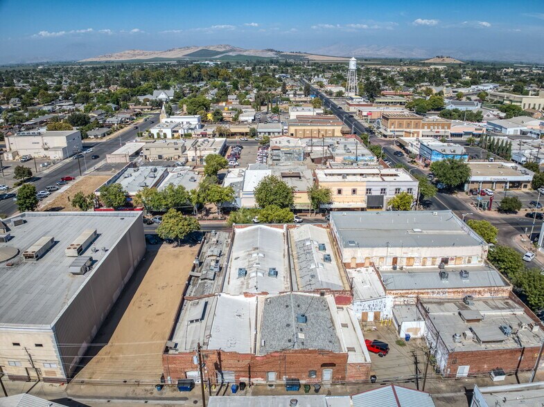 More Photos Of 137 N L St, Dinuba Storefront Retail Residential For Sale