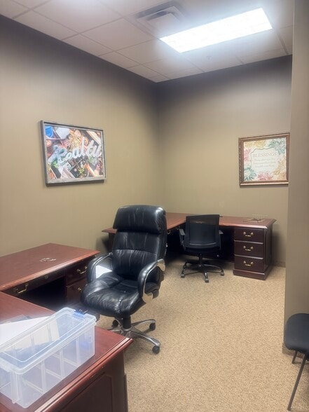 More Photos Of 7972 W Thunderbird Rd, Peoria Medical For Lease
