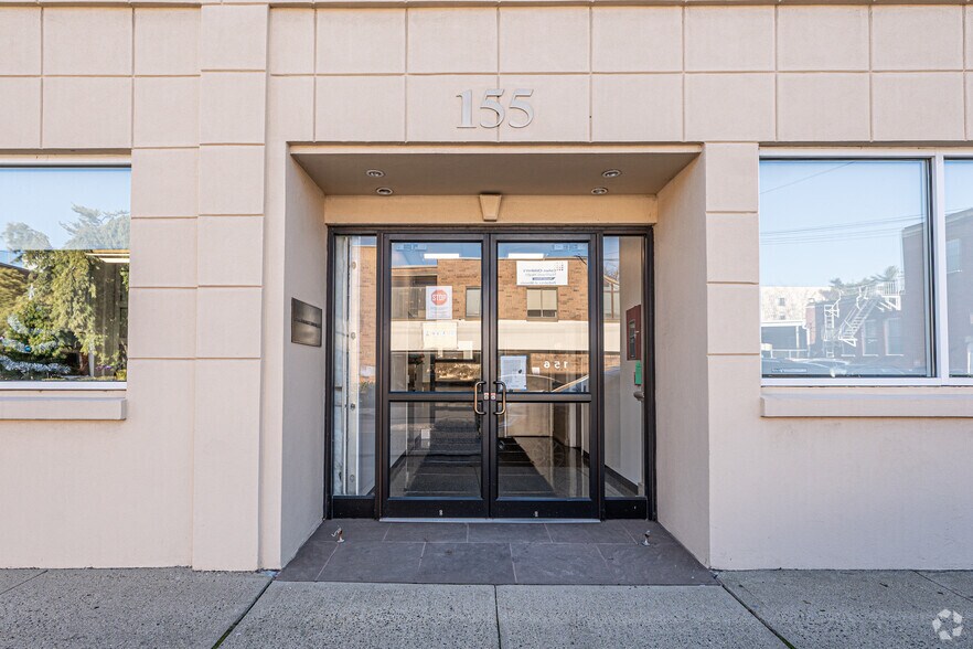 More Photos Of 155 1st St, Mineola Office For Lease