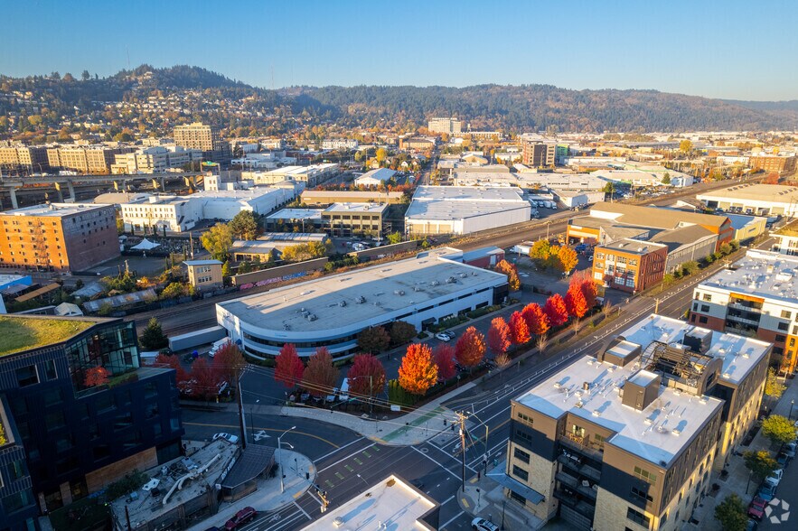 More Photos Of 2121-2181 NW Front Ave, Portland Flex For Lease