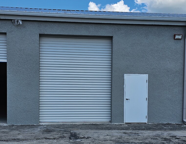 More Photos Of 5619 8th St W, Lehigh Acres Warehouse For Lease