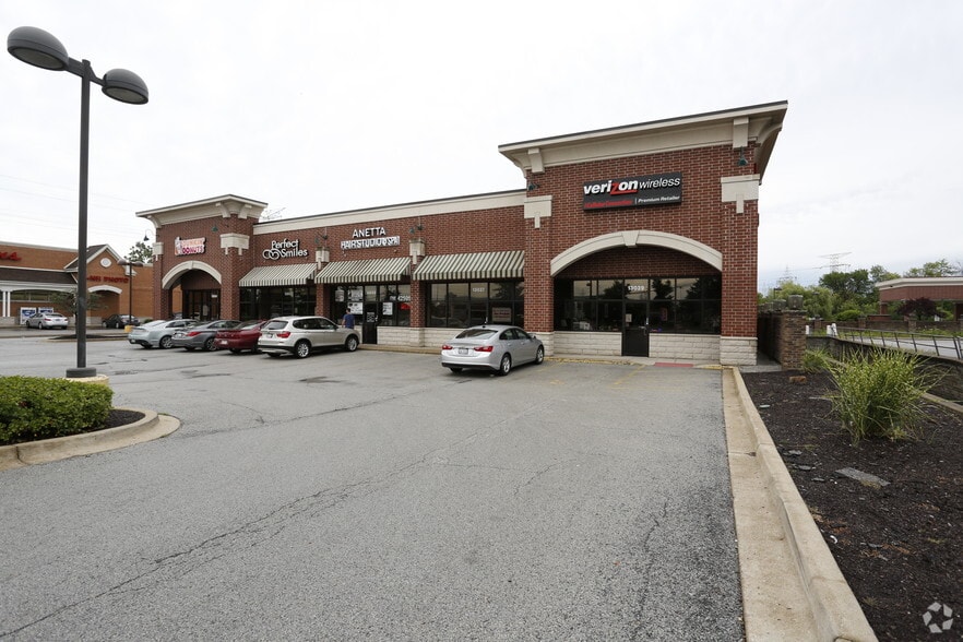 More Photos Of 13029-13039 S La Grange Rd, Palos Park General Retail For Lease