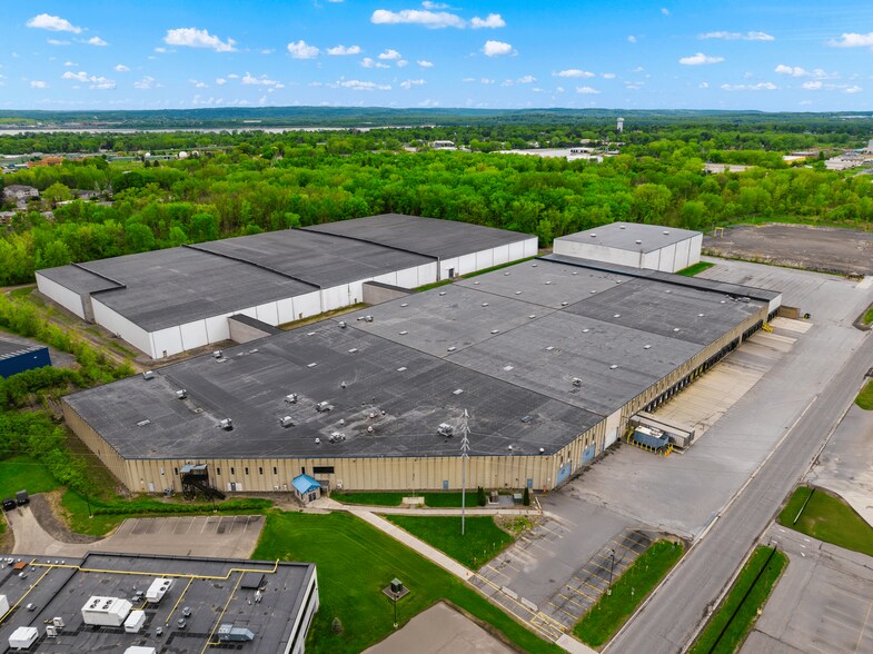 More Photos Of 7245 Henry Clay Blvd, Liverpool Distribution For Lease