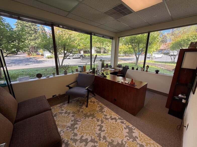 More Photos Of 7180 SW Fir Loop, Tigard Office For Sale