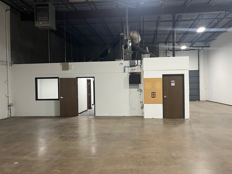 More Photos Of 4220-4232 Charter Ave, Oklahoma City Warehouse For Lease