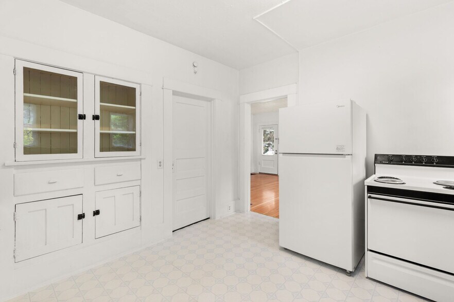 More Photos Of 501 NE 3rd St, Gresham Flex For Lease