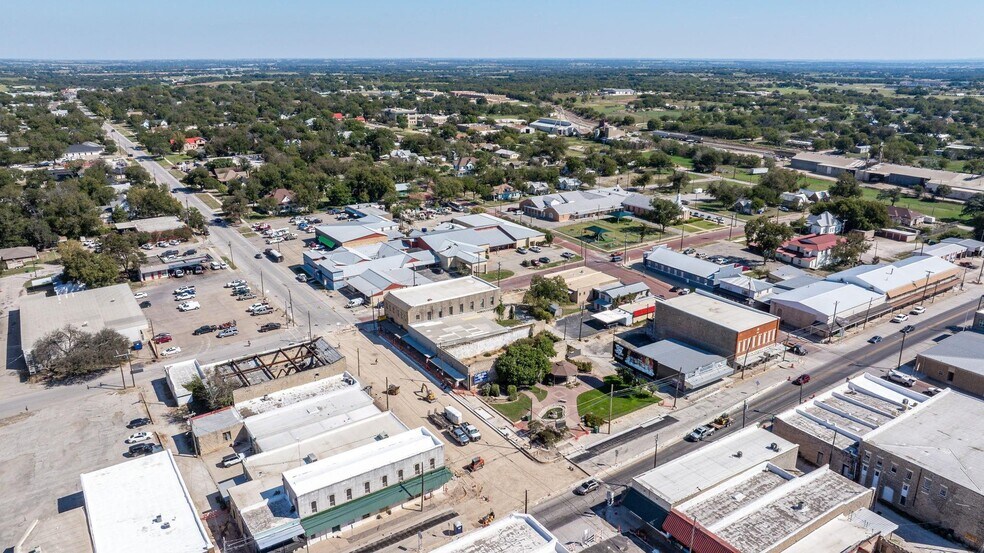 More Photos Of 120 E Blackjack St, Dublin Storefront For Sale