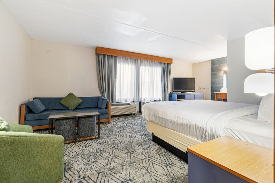 More Photos Of 5335 Broadmoor Cir NW, Canton Hotel For Sale