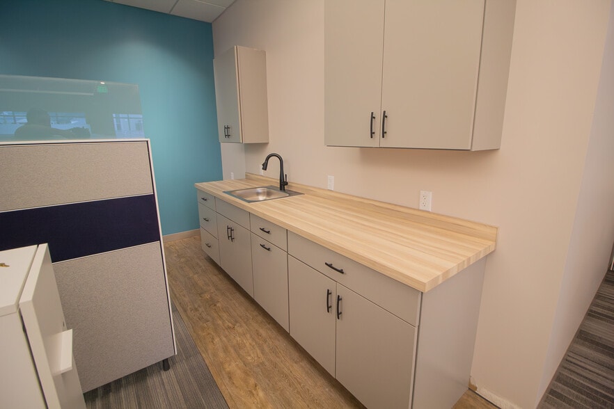 More Photos Of 1712 Route 9, Halfmoon Office For Lease