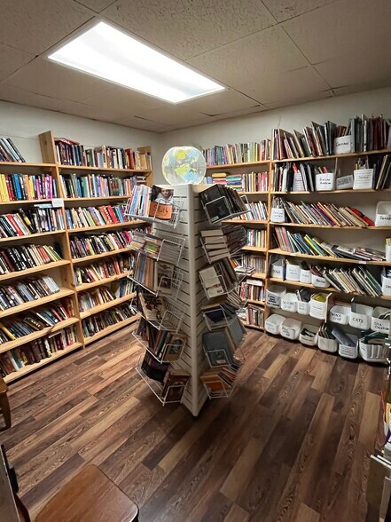 More Photos Of 1020 16th St, Bedford General Retail For Sale