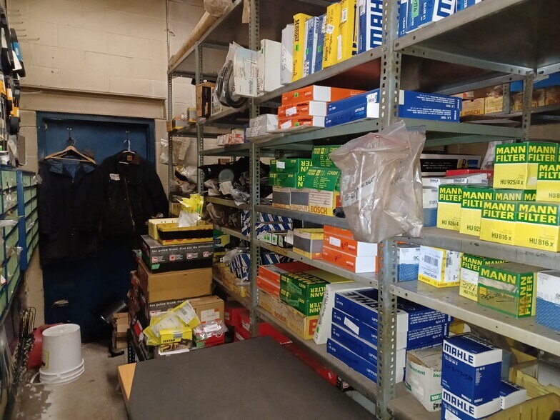 More Photos Of 1380 Wellington St W, Ottawa Auto Repair For Sale