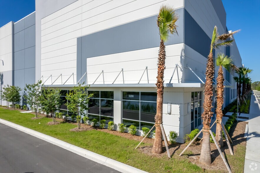 More Photos Of 5281 L B McLeod Rd, Orlando Warehouse For Lease