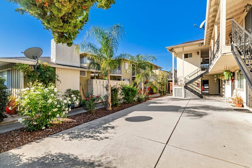 More Photos Of 184 Roxbury St, Santa Clara Apartments For Sale