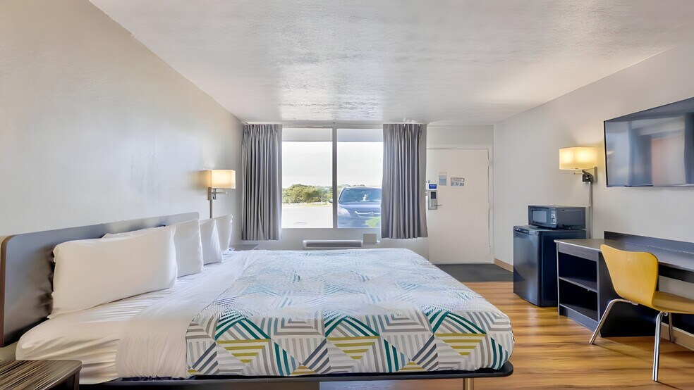 More Photos Of 250 Conicville Rd, Mount Jackson Hotel For Sale