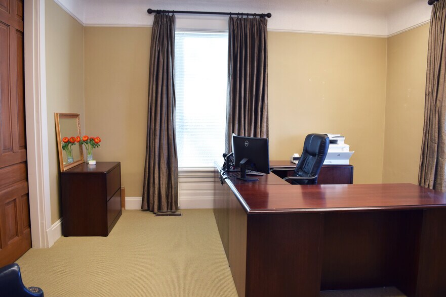 More Photos Of 601 Rock St, Little Rock Office For Lease