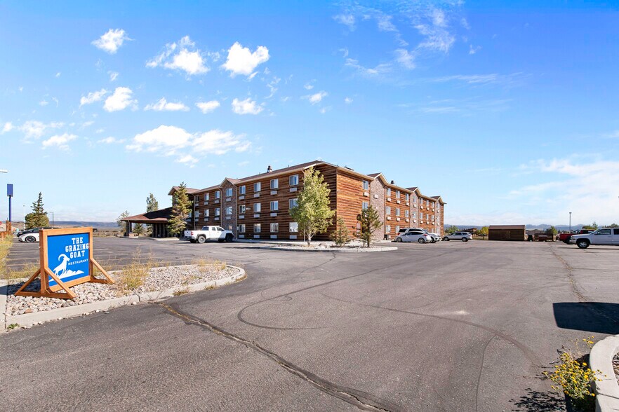 More Photos Of 1424 W Pine St, Pinedale Hotel For Sale