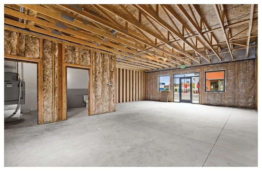 More Photos Of 2410 N Government Way, Coeur d'Alene General Retail For Lease