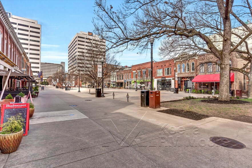 More Photos Of 17 Market Sq, Knoxville Storefront Retail Office For Sale