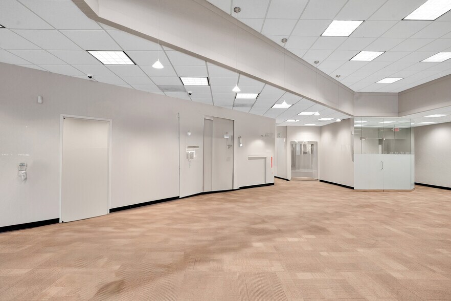 More Photos Of 780 Laurel St, San Carlos Bank For Lease