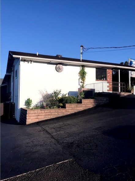 More Photos Of 1910 E National Pike, Scenery Hill Storefront Retail Office For Lease