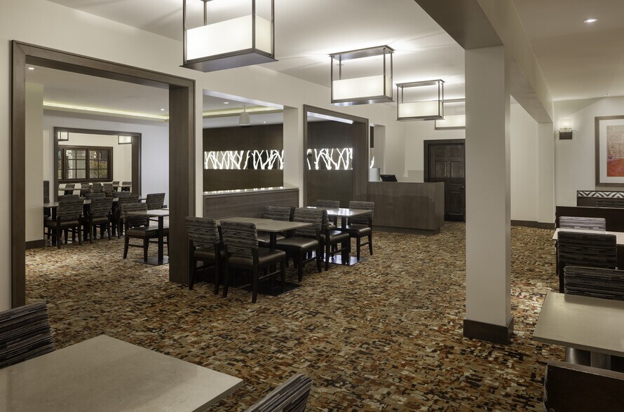 More Photos Of 74-700 Highway 111, Palm Desert Hotel For Lease