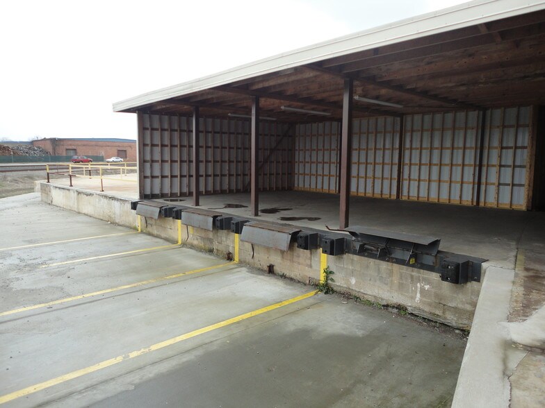 More Photos Of 105 E Holly St, Goldsboro Warehouse For Sale