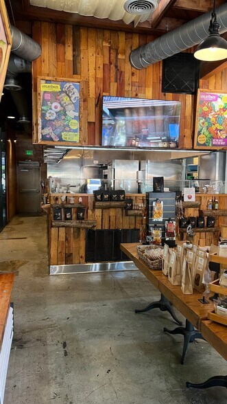 More Photos Of 8422-8428 W 3rd St, Los Angeles Restaurant For Lease