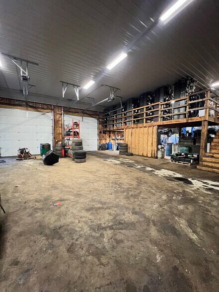 More Photos Of 55 Hall Rd, Londonderry Auto Repair For Sale