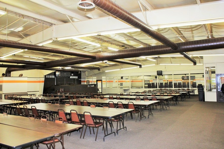 More Photos Of 2101 Mill Rd, Flint Warehouse For Sale