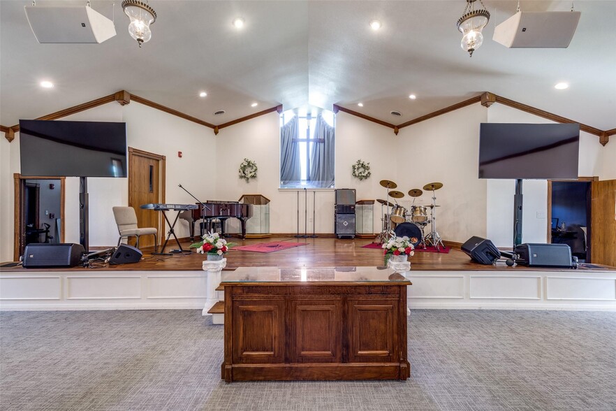 More Photos Of 8568 Stults Rd, Dallas Religious Facility For Sale