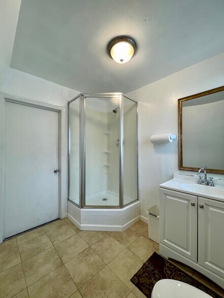 More Photos Of 821 W Main St, El Cajon Flex For Lease