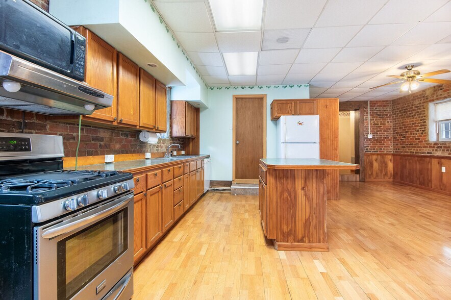 More Photos Of 201 N Wilmington St, Richlands General Retail For Sale