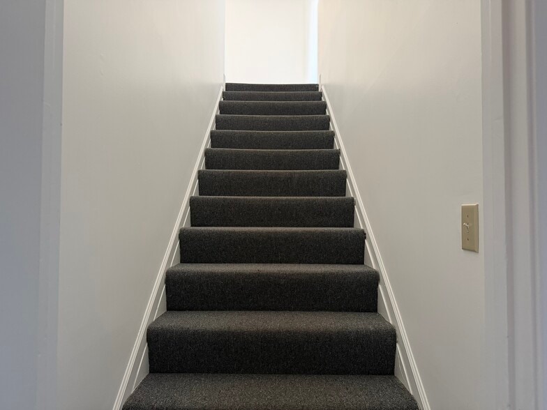 More Photos Of 207 Big Run Rd, Lexington Warehouse For Lease