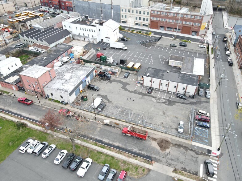 More Photos Of 585 Forest St, Orange Service For Lease