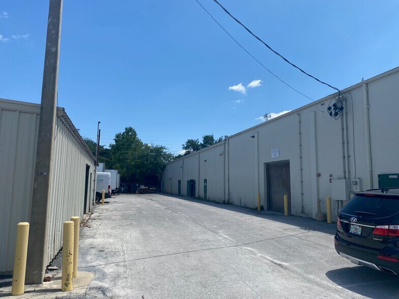 More Photos Of 2481 Dinneen Ave, Orlando Warehouse For Lease