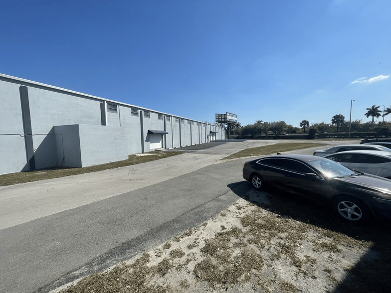 More Photos Of 4570 NW 128th St, Opa Locka Warehouse For Lease
