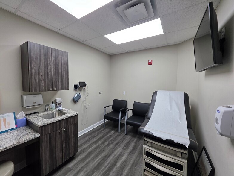 More Photos Of 16604 107th St, Orland Park Healthcare For Sale