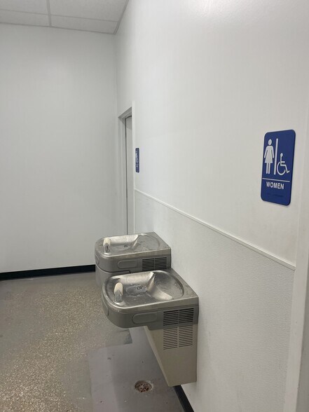 More Photos Of 44034 Highway 429, Saint Amant Freestanding For Lease