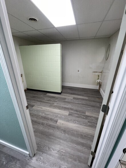 More Photos Of 608 S Oak St, Iowa Falls Storefront Retail Office For Lease