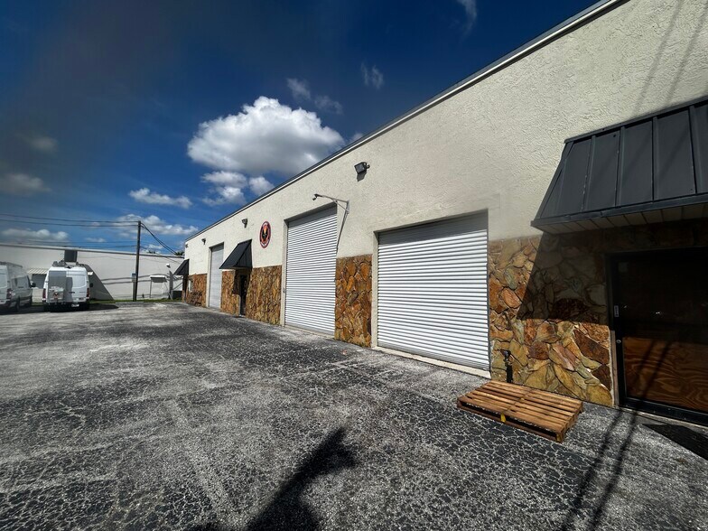 More Photos Of 4241 N 114th Ter, Clearwater Manufacturing For Sale