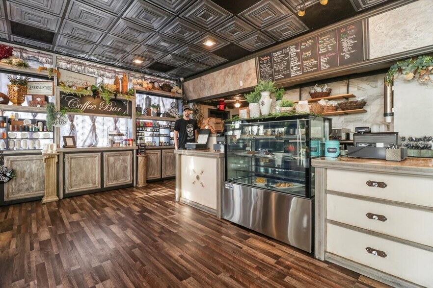 More Photos Of 210 Jan Howard Expy, West Plains Restaurant For Sale