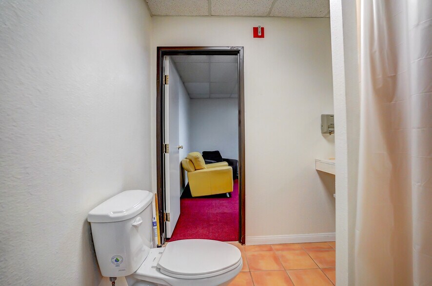 More Photos Of 950 S Central Ave, Compton Schools For Sale